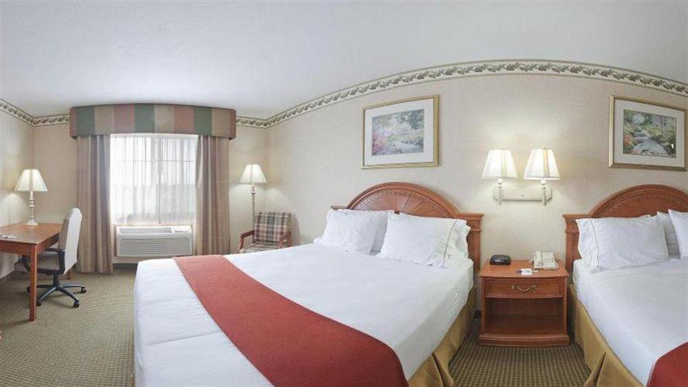 Holiday Inn Express Hotel & Suites Defiance By Ihg Buitenkant foto