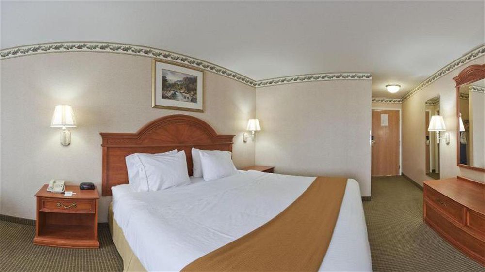 Holiday Inn Express Hotel & Suites Defiance By Ihg Buitenkant foto